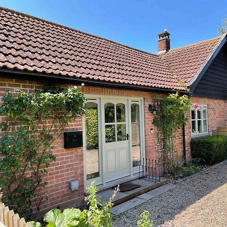 Lovely Quiet Cottage Sleeps 4 Adults, 4 Children, Dog Friendly Клей некст дъ Сий Екстериор снимка