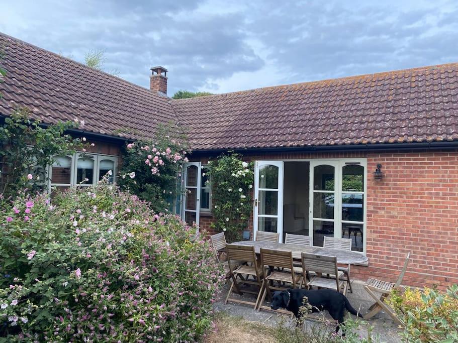 Lovely Quiet Cottage Sleeps 4 Adults, 4 Children, Dog Friendly Клей некст дъ Сий Екстериор снимка