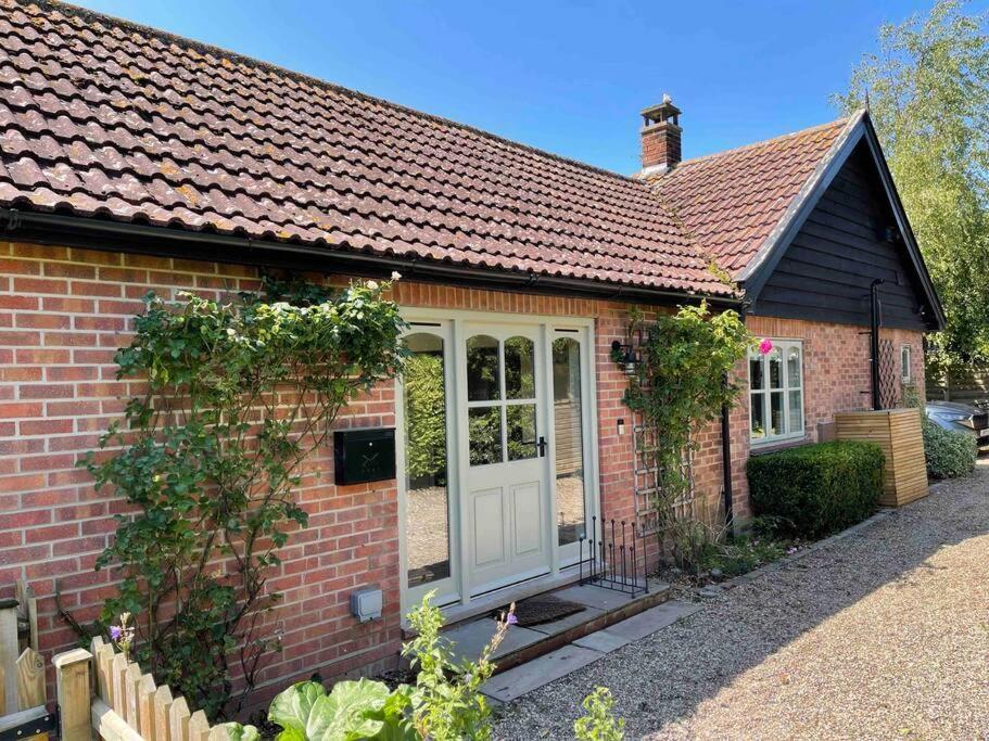 Lovely Quiet Cottage Sleeps 4 Adults, 4 Children, Dog Friendly Клей некст дъ Сий Екстериор снимка
