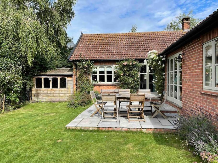 Lovely Quiet Cottage Sleeps 4 Adults, 4 Children, Dog Friendly Клей некст дъ Сий Екстериор снимка